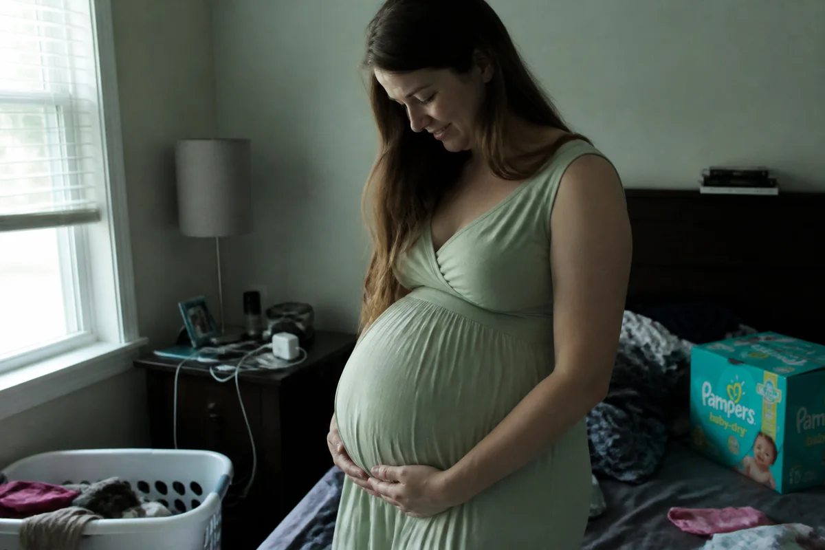 Edit Maternity Photos with AI — before editing